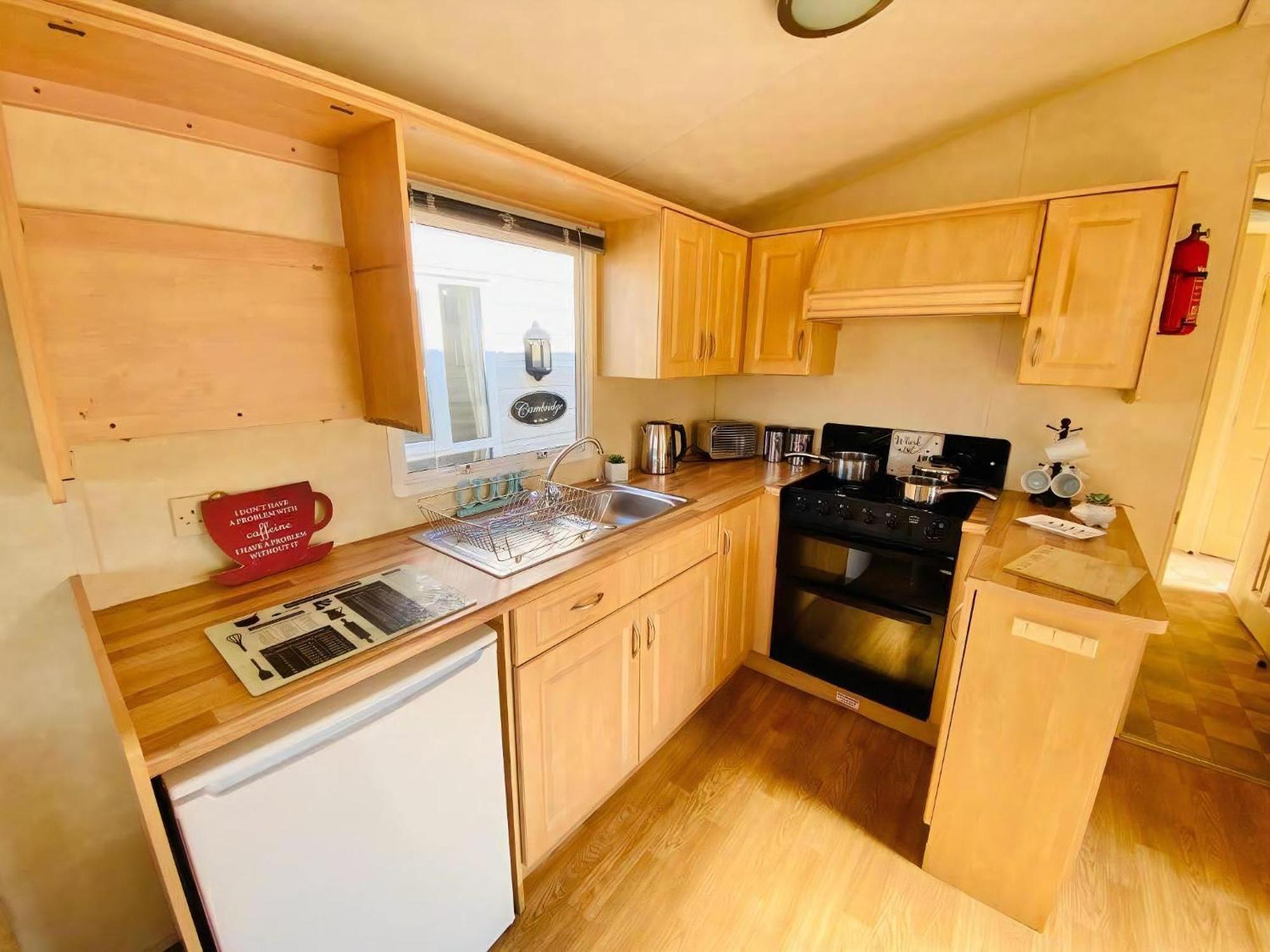 8 Berth Caravan For Hire At St Osyth In Essex Ref 28026fi Campsite Clacton-on-Sea